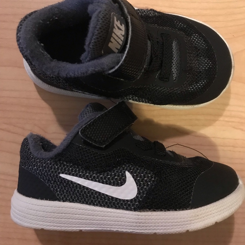 Nike revolution 3 baby shoes